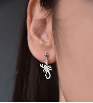 Papatya Silver 925 Ayar Gümüş Akrep Model Çivili Kadın Top Küpe (Gümüş)
