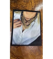 ZİNCİR KOLYELİ KIZ ARMA DİKİŞ APLİKE 23X20 CM (Siyah)