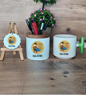 Kadın Öğretmene Hediye Hediye Sepeti Kupa Bardak T Kulplu, Kalemlik ve Anahtarlık Öğretmenler Günü Hediyesi (Model 8)