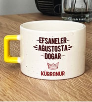 Kişiye Özel Efsaneler Ağustosta Doğar Hediye Lüks Fincan Doğum Günü Hediyesi (Sarı)
