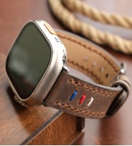 vagave Kişiye Özel Apple Watch 42MM 44MM 45MM 49MM Ultra Ultra 2 Seri 3 / 4 / 5 / 6 / Se / 7 / 8 / 9 / 10 Uyumlu Hakiki Gerçek Deri El İşçilikli Arkadaşa Öğretmene Babaya Eşe Sevgiliye Yeniyıl Hediyelik Saat Kordonu (Kahverengi)