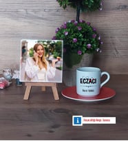 Eczacı Fotoğraflı Dekoratif Taş, Ahşap Altlıklı Türk Kahvesi Fincanı Hediye (Model 8)