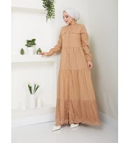 Dantelli Doğal Kumaşlı Boydan Düğmeli Kot Elbise (Camel)