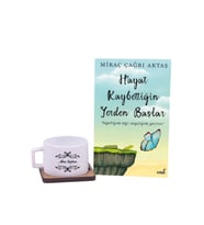 Kitap - Kahve Fincanı Hediye Seti / İsme Özel Doğum Günü Hediye Kutusu (Model 1)