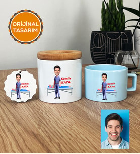 Kişiye Özel Karikatürlü Fizyoterapist Hediye Seti Pastel Fincan, Kalemlik, Anahtarlık Erkek Fizyoterapiste Tıp Bayramı Hediyesi (Mavi)