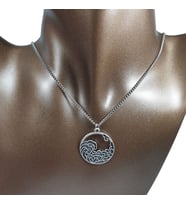 Orora Bronz/Gümüş/Bakır Renk 30mm Dalga Figürlü Kolye (Gümüş)