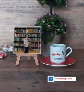 Kütüphaneci Fotoğraflı Dekoratif Taş, Ahşap Altlıklı Türk Kahvesi Fincanı Hediye (Model 8)