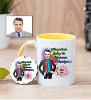 Karikatürlü Erkek Öğretmen Kupa Bardak ve Anahtarlık Hediye Seti (Sarı)