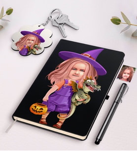 BK Gift Kişiye Özel Küçük Cadı Karikatürlü Beyaz Defter Kalem Ve Anahtarlık Hediye Seti-1 (Model 2)