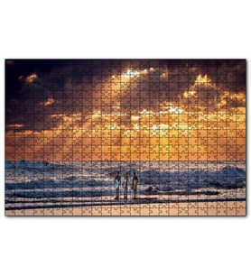 Cakapuzzle Günbatımında Okyanus ve Sahilde Sörfçüler  Puzzle Yapboz MDF (Ahşap) (500 Parça)