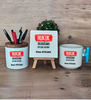  Hukuk Okuduğumu Söylemiş Miydim  Hediye Sepeti Kupa Bardak T Kulplu, Kalemlik ve Dekoratif Taş Hukuk Öğrencisine Hediye (Model 3)