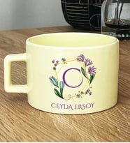 Kişiye Özel Çiçekli C Harfli Hediye Pastel Fincan İsim Soyisim Yazılı (Sarı)
