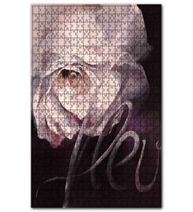 Cakapuzzle Beyaz Gül ve Altında Yazı Siyah Arkaplan Puzzle Yapboz MDF (Ahşap) (255 Parça)