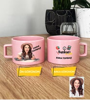 Kişiye Özel Karikatürlü Kadın Bankacı Pastel Fincan Kadın Bankacıya Hediye (Pembe)