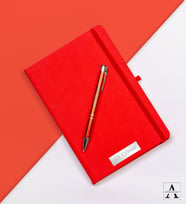 Kişiye Özel İsimli Defter ve Kişiye Özel İsimli Metal Kalem Hediye Seti - 8 Farklı Renk (Kırmızı)