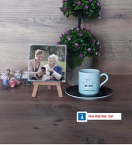 Yılın Annesi Fotoğraflı Dekoratif Taş, Ahşap Altlıklı Türk Kahvesi Fincanı Hediye (Model 7)