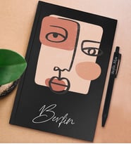 BK Gift Kişiye Özel İsimli Siyah Sert Kapaklı Defter ve Tükenmez Kalem Seti, Arkadaşa Hediye, Yeni İş Hediyesi, Doğum Günü Hediyesi (Model 1)