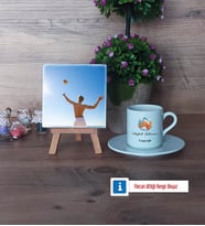 Voleybol Antrenörü Fotoğraflı Dekoratif Taş, Ahşap Altlıklı Türk Kahvesi Fincanı Hediye (Model 2)
