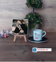 Kız Kardeş Fotoğraflı Dekoratif Taş, Ahşap Altlıklı Türk Kahvesi Fincanı Hediye (Model 7)