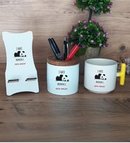 Sevimli Panda Hediye Sepeti Kupa Bardak T Kulplu, Kalemlik ve Ahşap Telefon Standı Arkadaşa Hediye (Model 5)