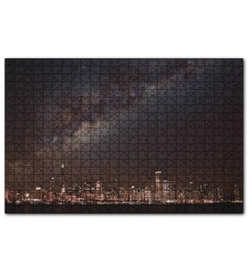 Cakapuzzle Şehrin Gece Manzarası ve Gökyüzünde Samanyolu  Puzzle Yapboz MDF (Ahşap) (255 Parça)