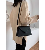 Laura 2 Bölmeli Mıknatıs Kapaklı Deri Askılı Kadın Omuz Çantası BP-4425O (Siyah)
