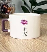 Kişiye Özel Nilüfer ve İsim Yazılı Hediye Lüks Fincan Çiçek Desenli (Mor)