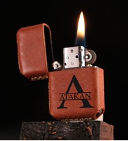 vagave Kişiye Özel Hakiki Doğal Deri Zippo Model Benzinli Çakmak Kahve Haki Hardal Mavi Suyeşili Taba Renk Seçenekleriyle Hediyelik Evcil Hayvan Baskılı Sevgiliye Anne Baba Kız Erkek Arkadaşa Dünya Kadınlar Günü Hediyesi (Taba)