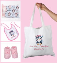 eJOYA Bebeklere Özel Çantasında Kişiye Özel Battaniye Önlük Ve Patik Bebek Hediye Seti 109889 (Pembe)