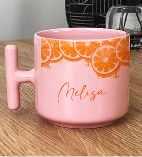 Kişiye Özel İsim Yazılı Hediye Pastel T Kupa Meyveli Portakal Desenli (Pembe)