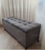 Çizgi Kapitoneli Sandıklı Puf 100 cm Siyah Ayak (Antrasit)