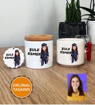 Kişiye Özel Karikatürlü Polis Hediye Seti T Kupa, Kalemlik, Anahtarlık Kadın Polise Polisler Günü Hediyesi (Kırmızı)