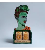 Woodensea Frida Kahlo Ahşap Masaüstü Takvim El Yapımı (Yeşil)