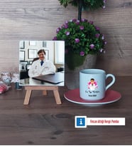 En İyi Doktor Fotoğraflı Dekoratif Taş, Ahşap Altlıklı Türk Kahvesi Fincanı Hediye (Model 6)