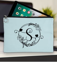 BK Gift Kişiye Özel Harfli Tablet Çantası 30x21cm(12 Renk Seçeneği), Ipad Çantası, Baskılı Tablet Kılıfı (Açık Mavi)