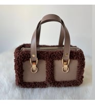 kare derili  el emeği peluş kadın  el çantası (KAHVE-VIZON)