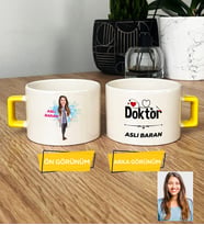 Kişiye Özel Karikatürlü Doktor Hediye Lüks Fincan Kadın Doktora Hediye Tıp Bayramı Hediyesi (Sarı)