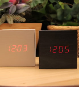 USB'li Kare Digital Saat  - 2 Renk Seçeneği (Beyaz)