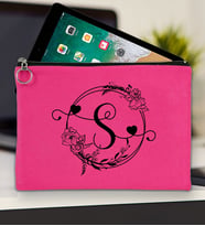 BK Gift Kişiye Özel Harfli Tablet Çantası 30x21cm(12 Renk Seçeneği), Ipad Çantası, Baskılı Tablet Kılıfı (Fuşya)