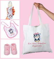 eJOYA Bebeklere Özel Çantasında Kişiye Özel Biberon Önlük Ve Patik Bebek Hediye Seti 109817 (Pembe)
