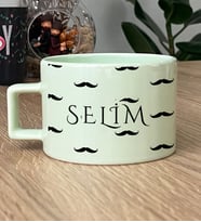 Kişiye Özel Bıyık Desenli İsim Yazılı Hediye Pastel Fincan Babaya Sevgiliye Hediye (Yeşil)