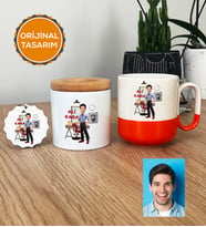 Kişiye Özel Karikatürlü Kuaför Hediye Seti Pro Kupa Bardak, Kalemlik, Anahtarlık Erkek Kuaföre Berbere Hediye (Turuncu)