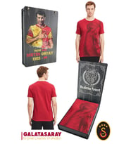 Galatasaray Orijinal Lisanslı Aslan Baskılı Kırmızı T-Shirt Hediyelik Ahşap Kutulu (Kırmızı-Siyah)