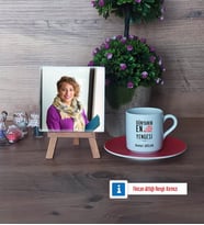 Yengeye Hediye Fotoğraflı Dekoratif Taş, Ahşap Altlıklı Türk Kahvesi Fincanı Hediye (Model 3)