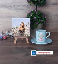 8 Mart Dünya Kadınlar Günü Hediyesi Fotoğraflı Dekoratif Taş, Ahşap Altlıklı Türk Kahvesi Fincanı Hediye (Model 2)