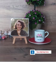 İngilizce Öğretmeni Fotoğraflı Dekoratif Taş, Ahşap Altlıklı Türk Kahvesi Fincanı Hediye (Model 3)