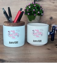 Anneler Günün Kutlu Olsun Anne Hediye Sepeti Kupa Bardak T Kulplu, Kalemlik Hediyeleri Anneye Doğum Günü Anneler Günü Hediyesi (Model 2)