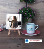 Kadın Türk Dili ve Edebiyatı Öğretmenine Hediye Fotoğraflı Dekoratif Taş, Ahşap Altlıklı Türk Kahvesi Fincanı Hediye (Model 6)