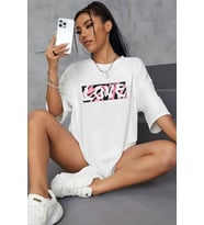 Love Baskılı Kadın Oversize Pamuklu Siyah Tişört (Beyaz)