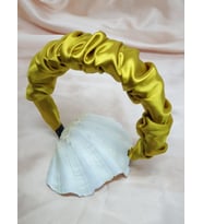 MelKady 358 - Saten Büzgülü Scrunchie Taç, Günlük Taç, Sevgiliye, Arkadaşa Hediye (Gold)